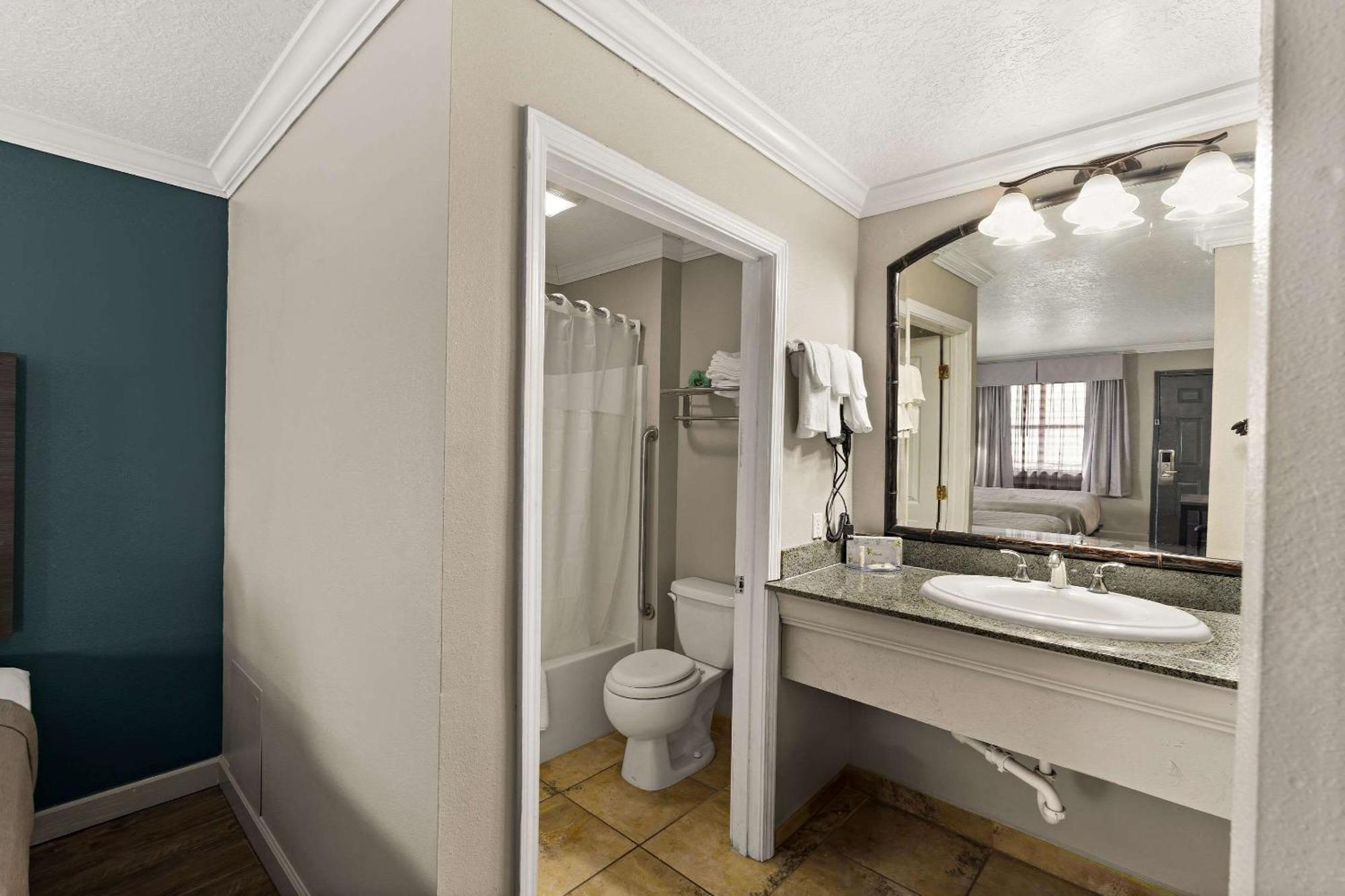 Quality Inn Ocean Springs Extérieur photo