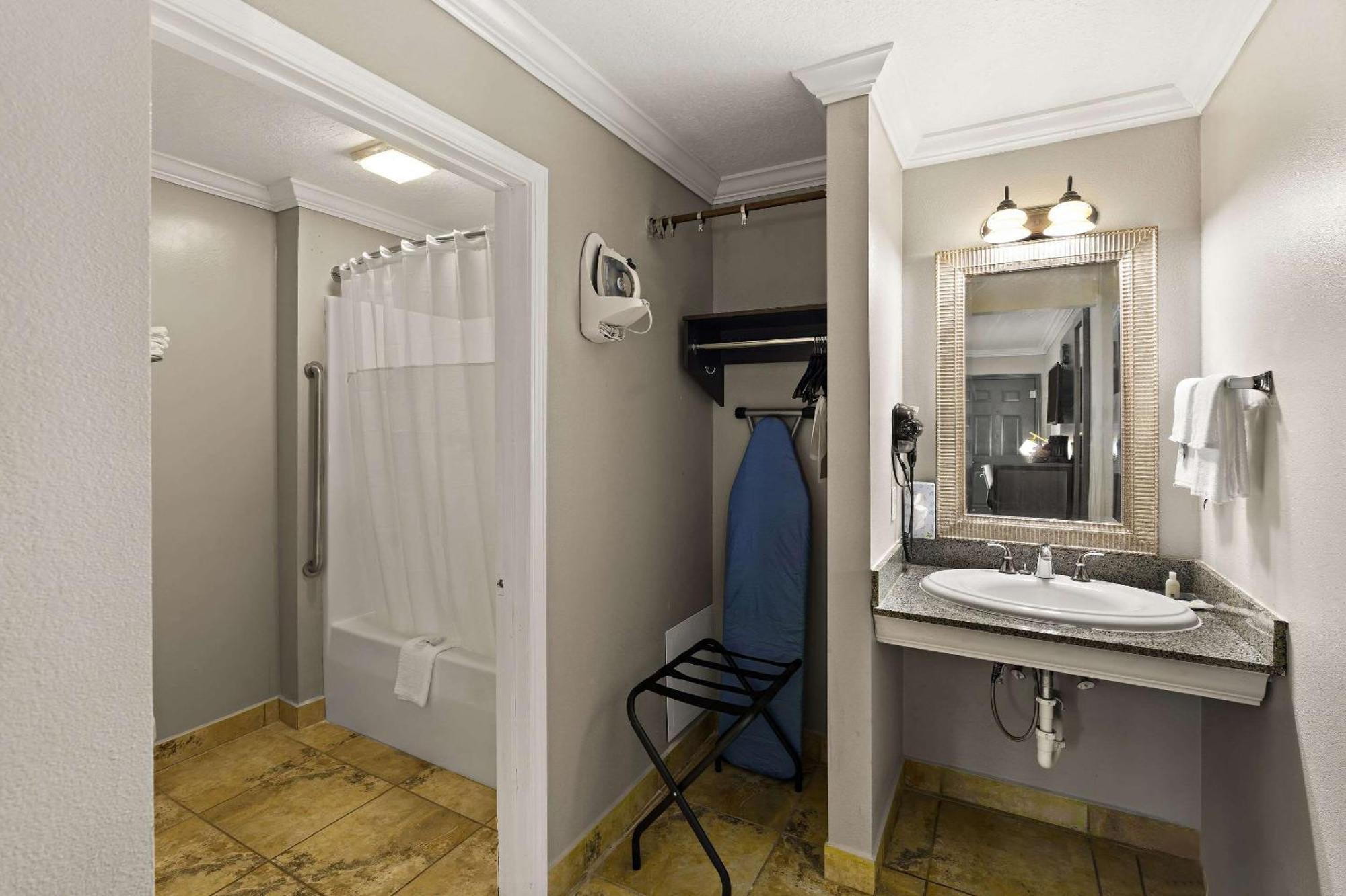 Quality Inn Ocean Springs Extérieur photo